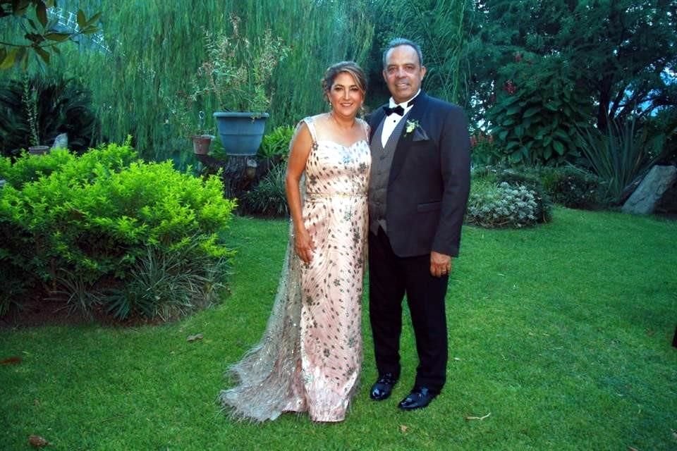 Claudia Granados de González y Carlos González Barrera