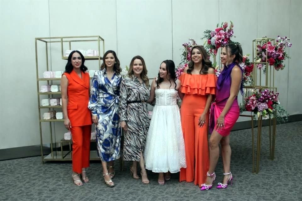 Mariana Martínez de Gallardo, Araceli Garza, Adriana Valadez, la novia, Ingrid Soto y Alejandra Vega