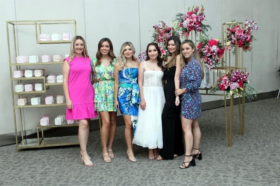 Ana Paula Solano, Catalina García, Karina Sánchez, la novia, Marcela Cavazos y Marcela Carbajal