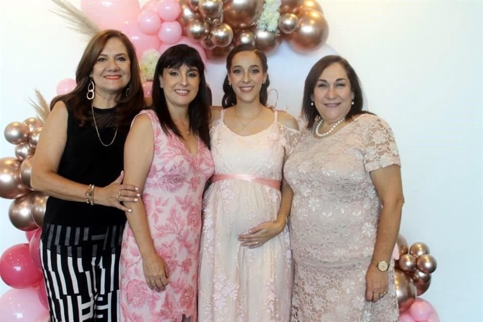 Alma Rosa Díaz de Bladé, Ana Laura Saldívar de Canales, Mony Canales de Armenta y Nidia Aguilera