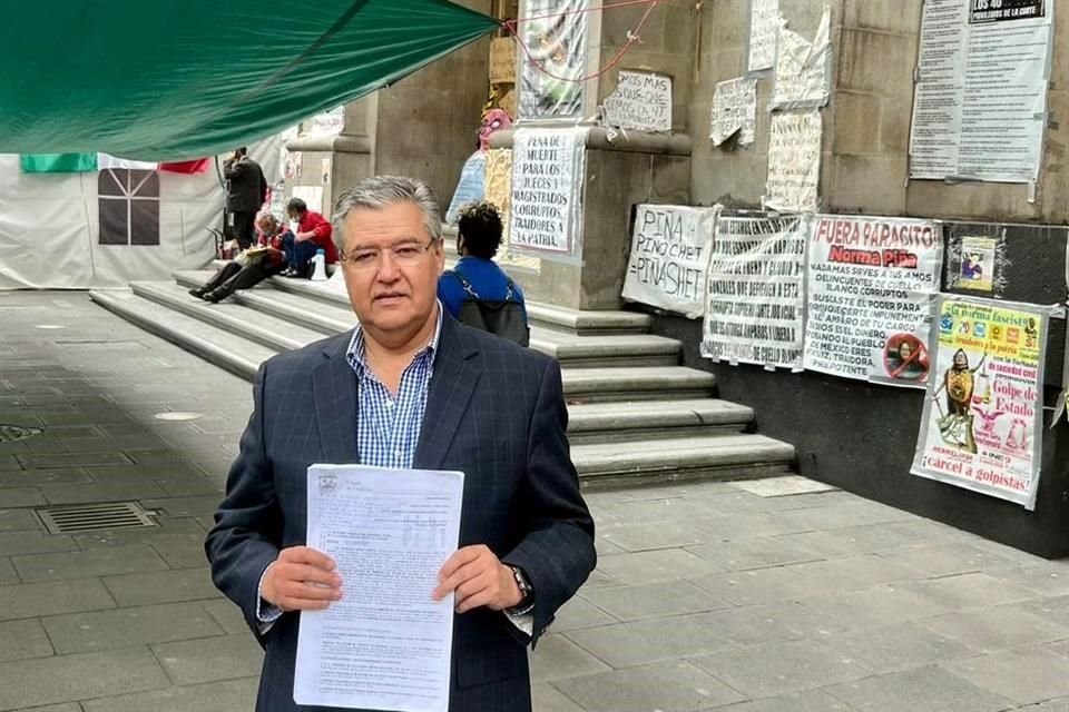 En representación del Gobierno de Coahuila, Valeriano Valdés Cabello presentó la controversia constitucional en contra de la distribución de los nuevos libros de texto gratuitos.