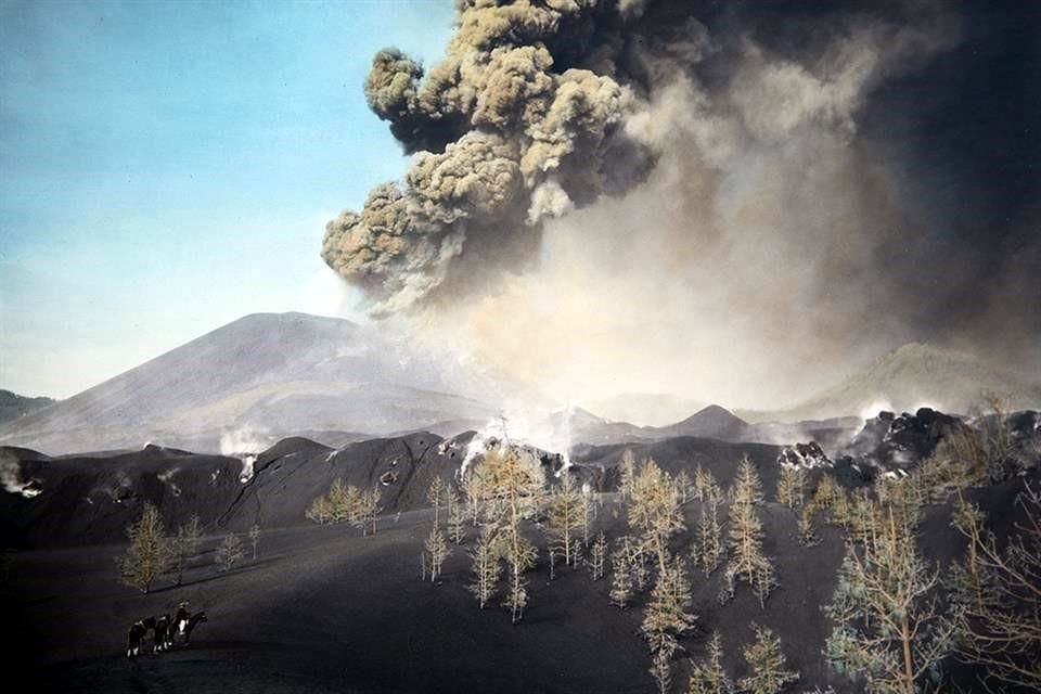 Hugo Brehme, fotógrafo alemán avecindado en México desde 1905, registró de modo amplio el surgimiento del volcán en 1943.