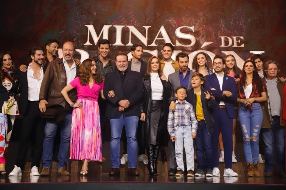 El productor Pedro Ortiz de Pinedo versionó una historia protagonizada por Aracely Arámbula en la nueva telenovela 'Minas de Pasión'.