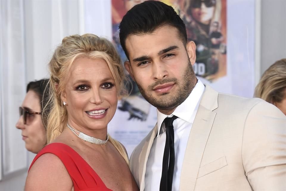 Sin dar detalles, Sam Asghari rompió el silencio sobre su divorcio con Britney Spears; 'conservaremos el amor y respeto que tenemos', dijo.