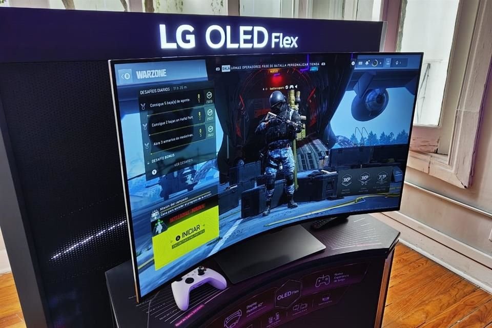 LG OLED Flex es una pantalla de 42 pulgadas con la capacidad de doblar sus costados para una experiencia inmersiva de juego.