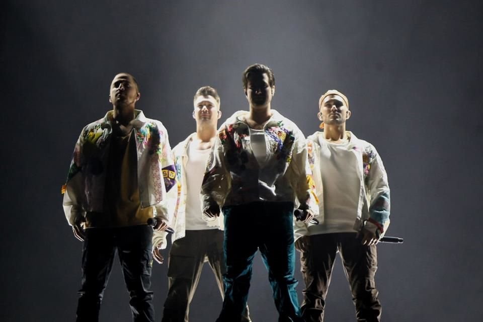 Big Time Rush regresó al Palacio de los Deportes ante 15 mil personas, ahora como parte de su 'Can't Get Enough Tour'.