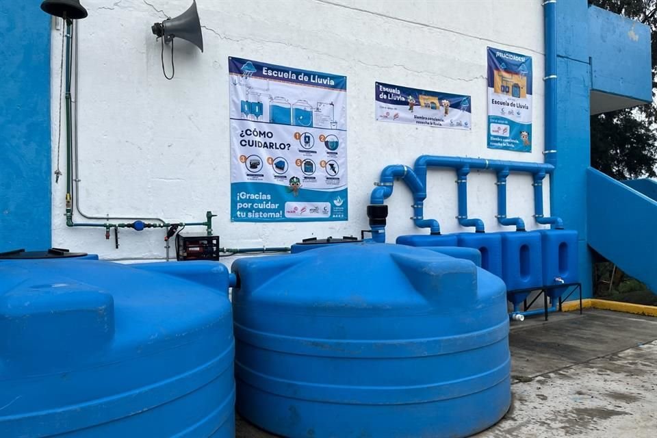 Escuelas primarias del Valle de México comenzaron a ser equipadas con captadores pluviales, que permiten aprovechar el agua de lluvia para su uso en sanitarios y lavabos de manos.