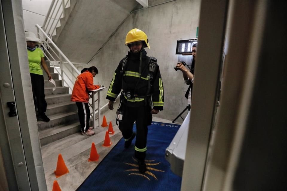 La planta baja de la Torre Chapulín se encuentra separada por mil 37 escalones del último piso.