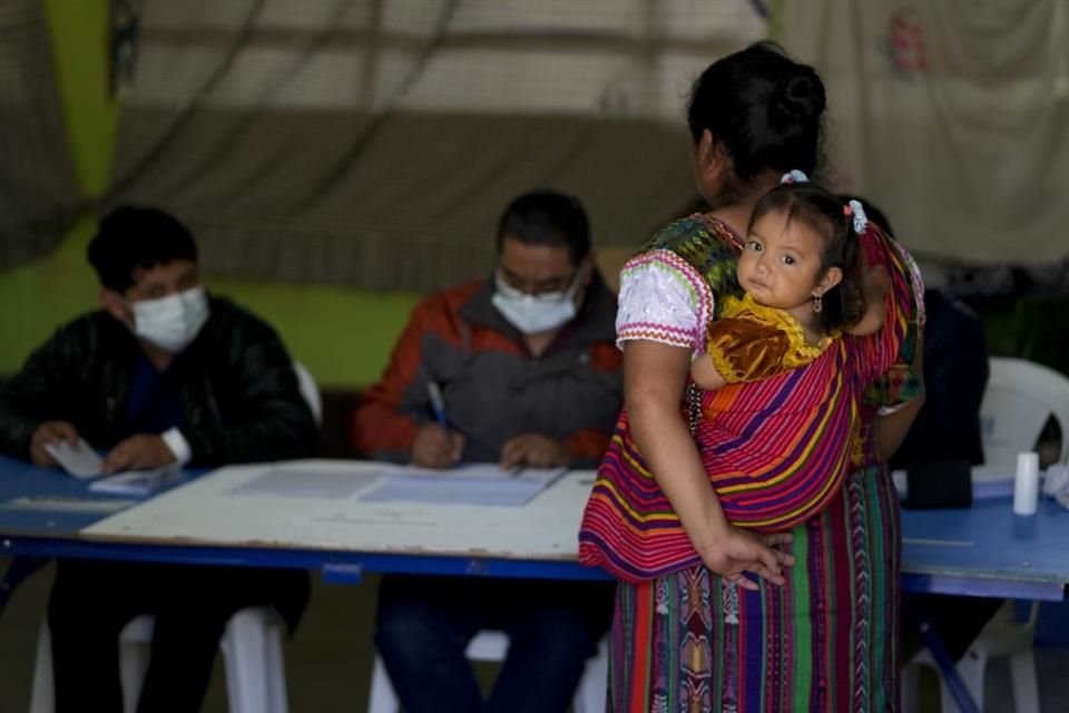 Votan Mayas De Guatemala En Espera De Un Mejor País