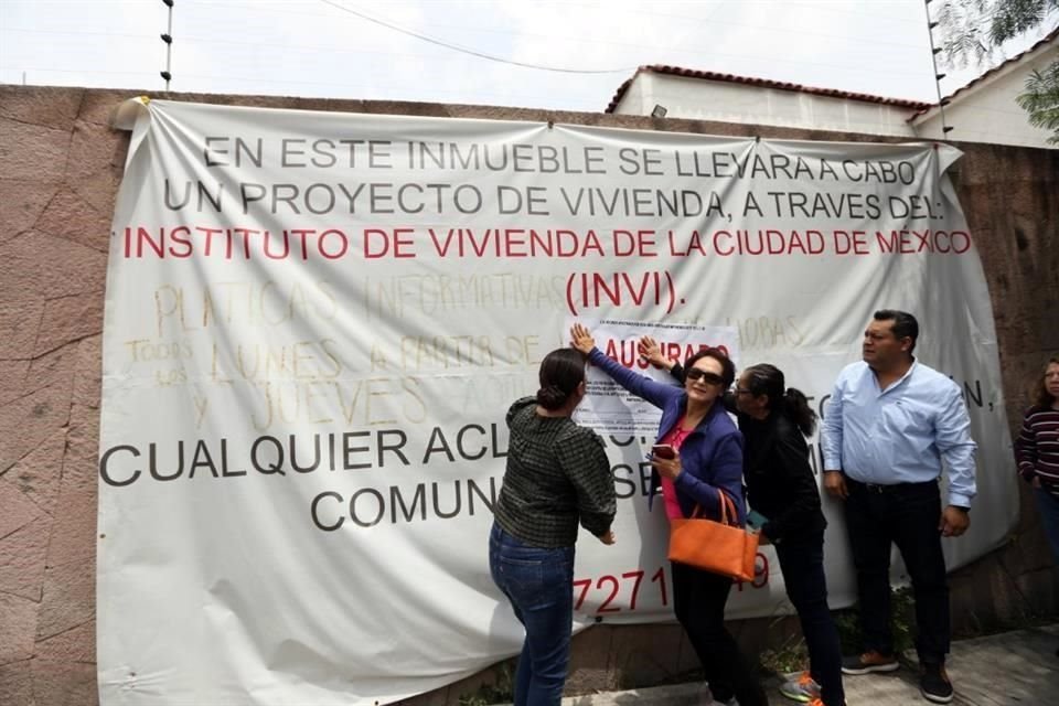 Vecinos clausuraron simbólicamente el predio # 14 de la calle Managua, aseguran que autoridades les han negado información sobre la obra.