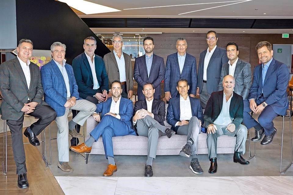 Ó. Ontiveros, J. Garza, F. Valdés, G. de la Garza, I. Rubinstein, A. Zetune, E. Rivas, N. Zetune, G. Mancera (al frente), Igal Rubinstein, Eduardo Arrigunaga, Simón Zarur y Eduardo Valdés.