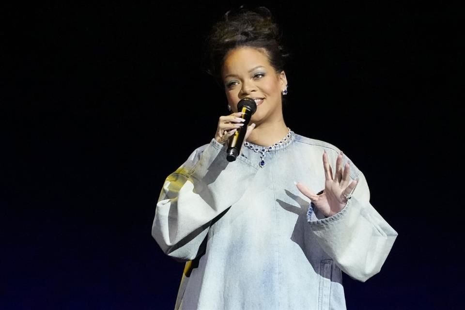 La cantante Rihanna recibió a su segundo bebé con el rapero A$AP Rocky; dio a luz a una niña, hermanita del pequeño RZA.