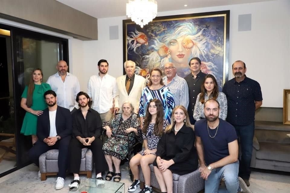 Familiares de Máximo Gregorio Salas Espinosa y María Antonieta de Zamacona Escandón festejaron junto a ellos sus 62 años de casados