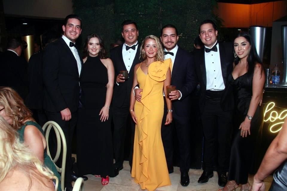 Patricio Martínez, Mariela Cantú, César Chávez, Jimena Villarreal, Jorge Ortiz y Valeria Villarreal