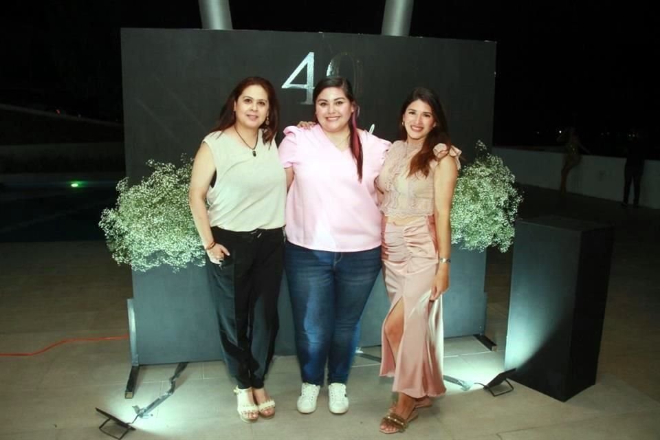 Claudia Manzano , Mariana Tijerina y Constanza Martínez