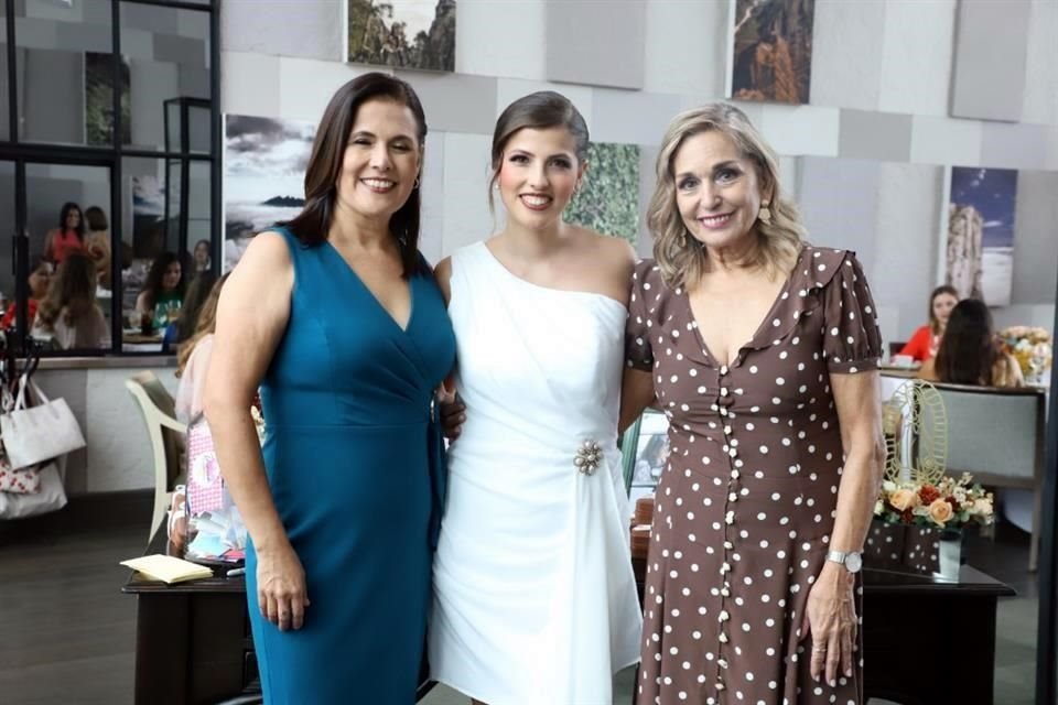 María Luisa Gutiérrez de Cantú, Cristy Cantú Gutiérrez y Livia García