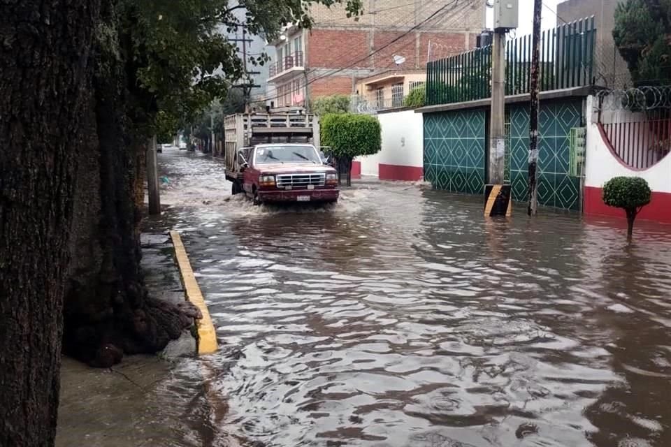 La calle Comercio, en Santa Cruz Xochitepec, Alcaldía Xochimilco, fue una de las zonas afectadas.