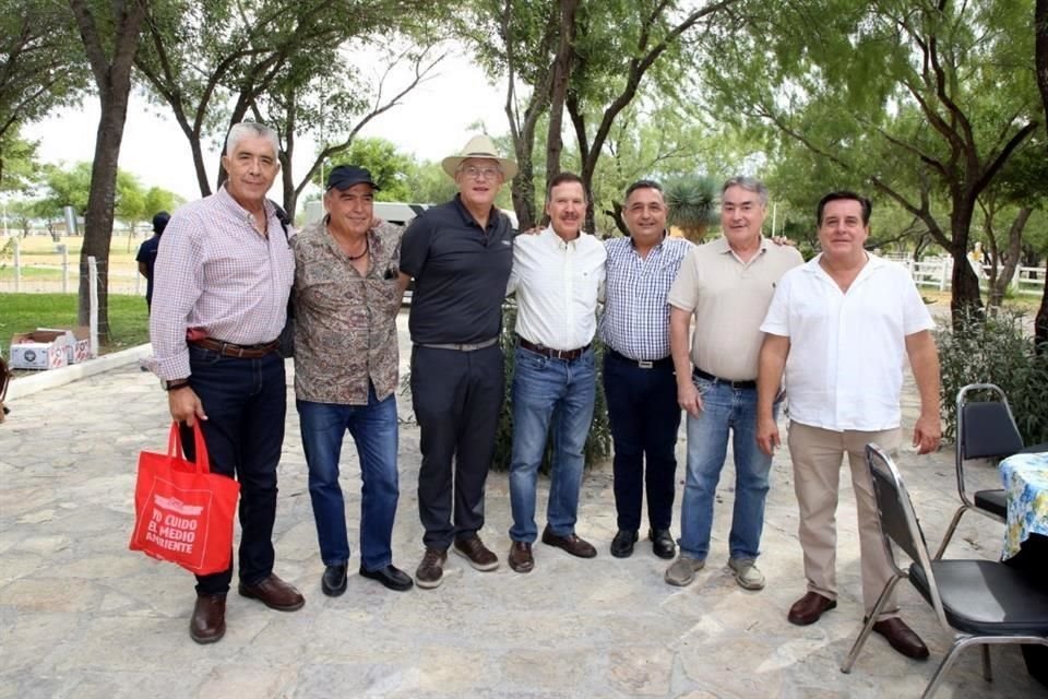 Roberto Lara, Pepe Caballero, Guillermo Bueno, Rodrigo Cantú Segovia, Fernando Torres, Humberto de la Garza y Carlos Jaime Farías