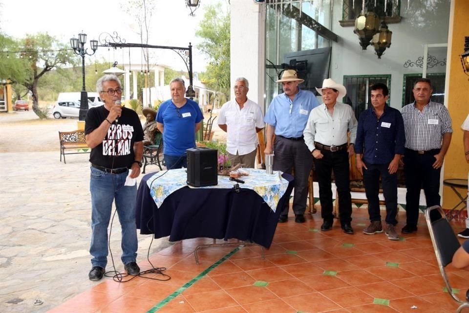 Juan José Martínez Chávez, Vinicio Vela, Armando Rodríguez, Jorge Martínez Jorge Montemayor, Luis Fernando Martínez Chávez y Fernando Torres