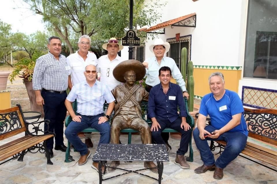 Fernando Torres Armando Rodríguez, Antonio Garza Zambrano, Jorge Montemayor, Alberto Rodríguez, Luis Fernando Martínez Chávez y Vinicio Vela