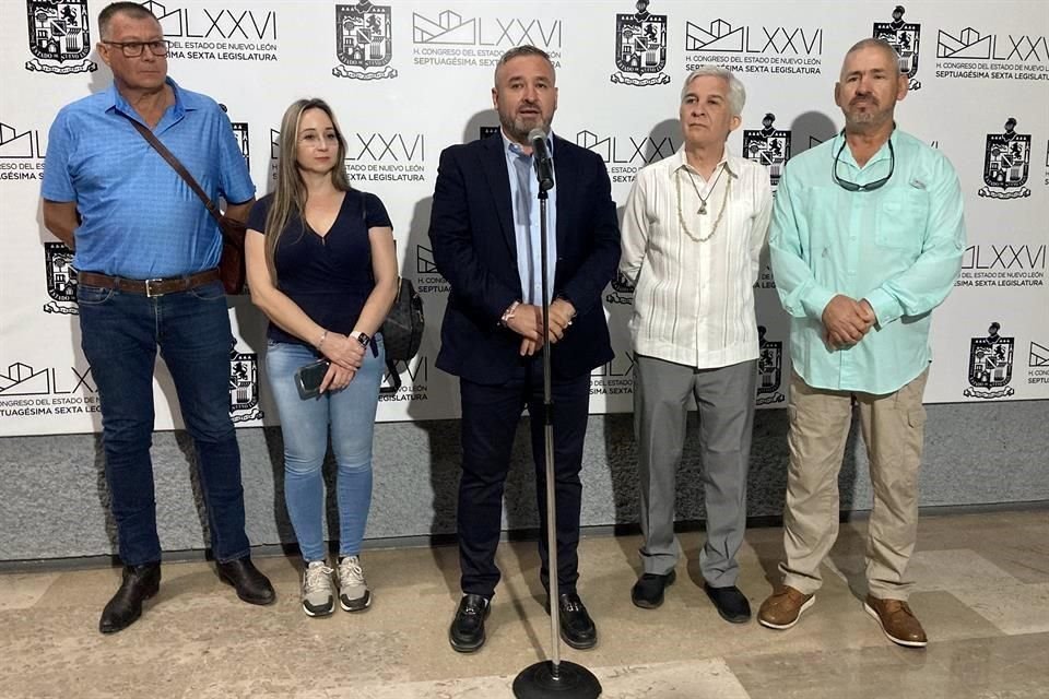 Javier Caballero, presidente de la Comisión de Justicia y Seguridad, sostuvo una mesa de trabajo con víctimas de despojo de inmuebles.