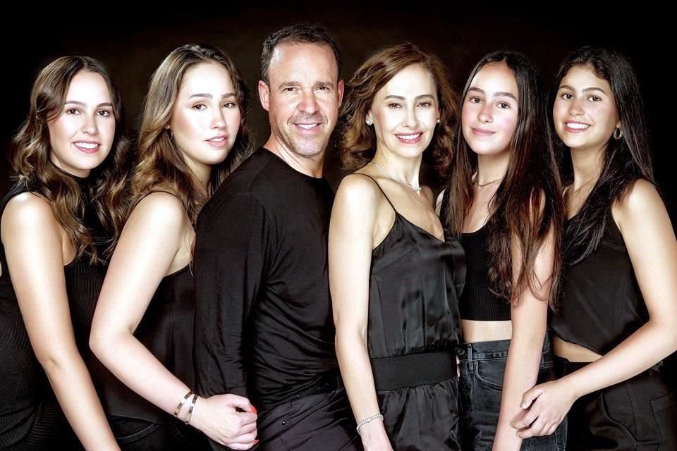 Eugenia Montemayor González, Alana Montemayor González, Francisco Montemayor, Alana González de Montemayor,<br>Valentina Montemayor González y Galia Montemayor González