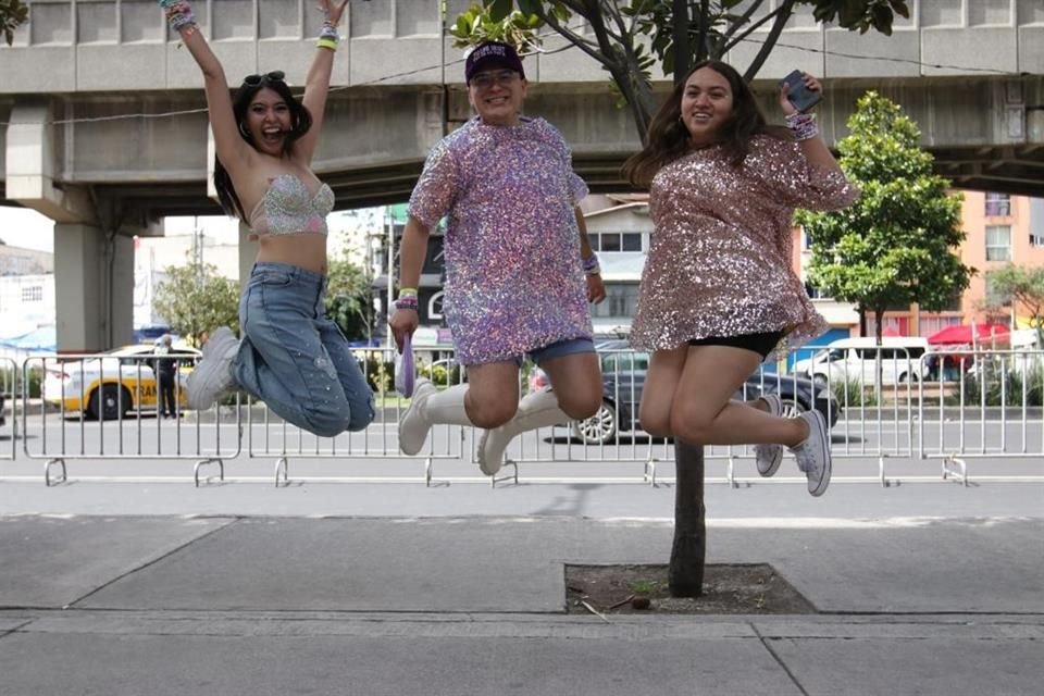 Swifties de todas partes comienzan a llegar desde las 2:00 p.m. al Foro Sol.