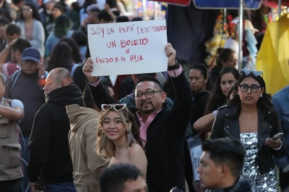 Berenice no quiso tener una fiesta de XV años porque su sueño era asistir al concierto de la intérprete de 'Lover'.