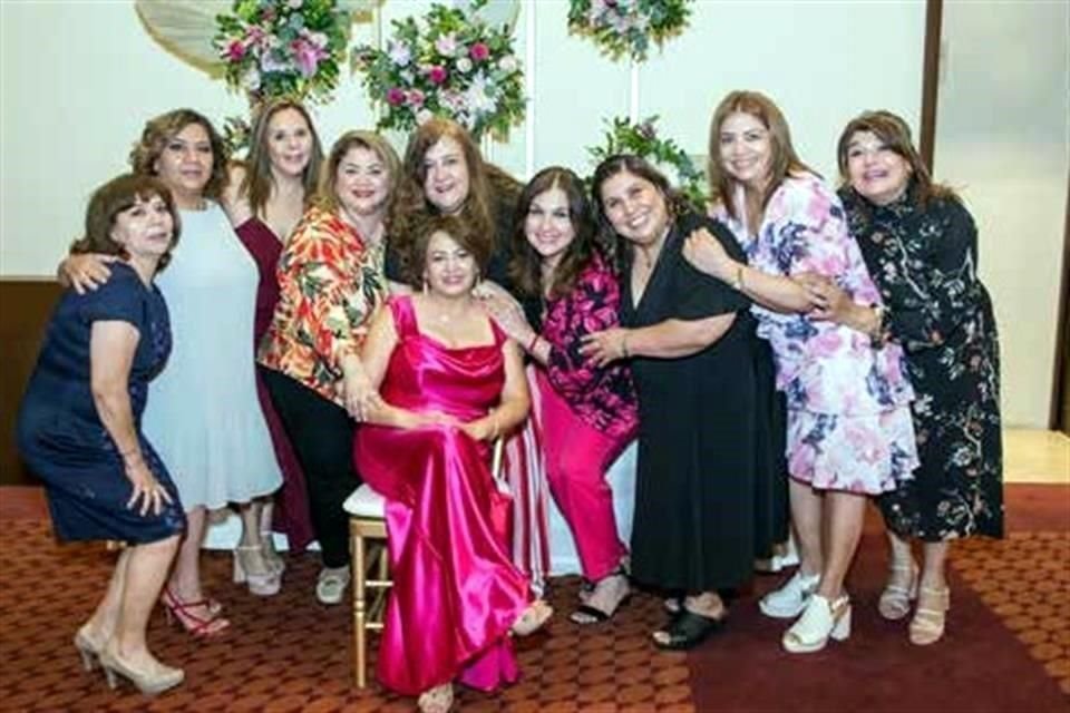 Sus grandes amigas de siempre la acompañaron en esta importante fecha para Paula