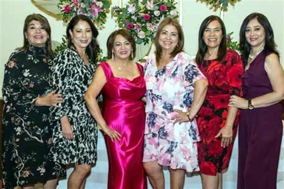 Cristy Martínez, Yola Sainz, Paula Flores, Clara Cabrera, Irma Parra y Malena Leal