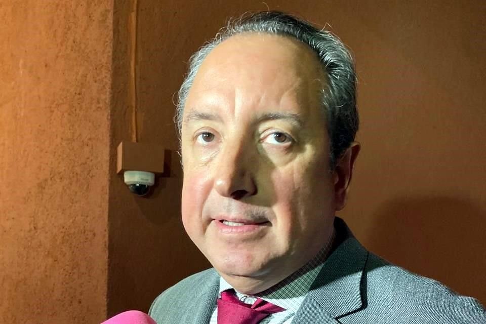 Carlos Garza, Tesorero del Estado.