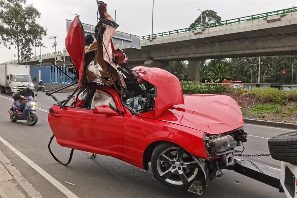 Las autoridades investigan las causas de este accidente, aunque según versiones preliminares, el automovilista conducía a exceso de velocidad.