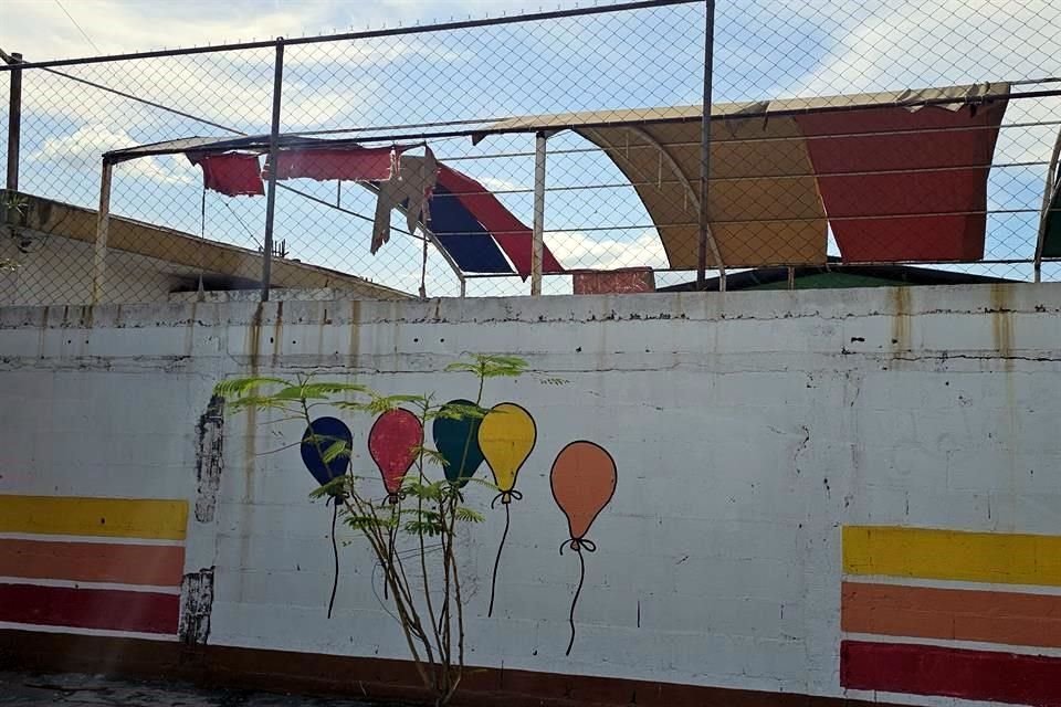 Con varios daños en el plantel, algunos alumnos volverán a un Jardín de Niños, en la calle Mina Rosita.