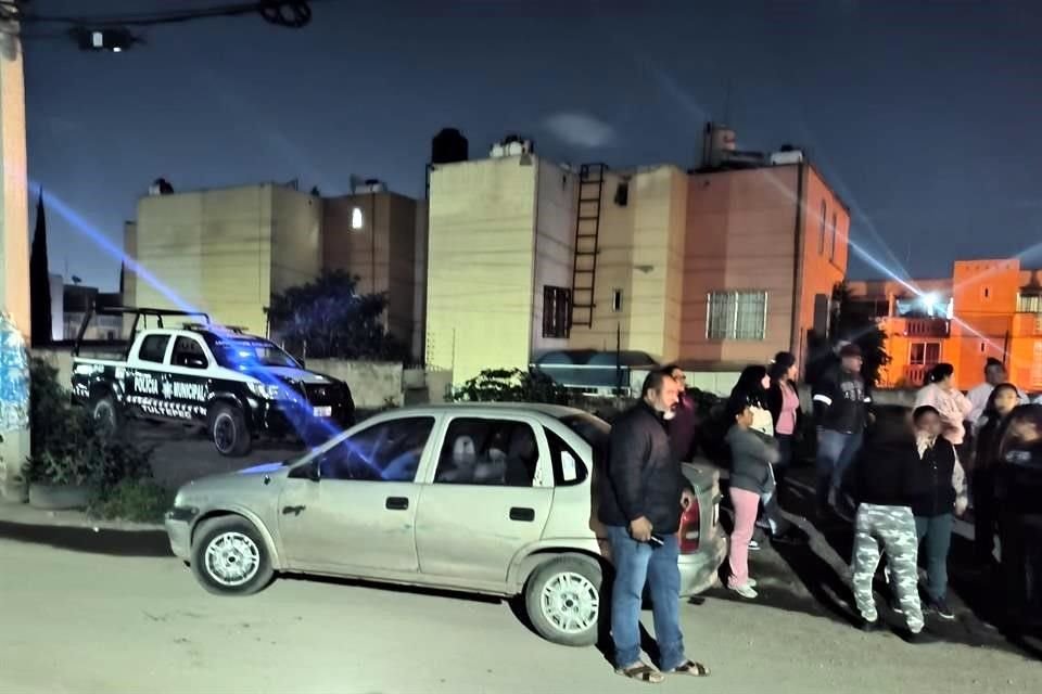 En ocasiones, agentes acompañan a los ciudadanos en sus rondines, quienes se distribuyen en tres colonias.