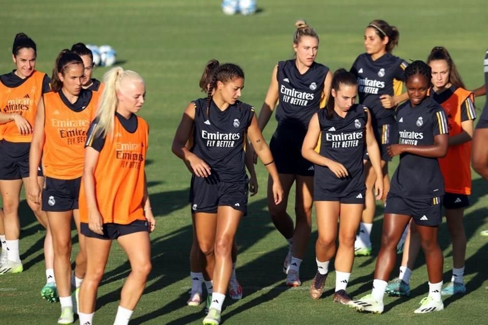 Aspectos del entrenamiento del Real Madrid Femenino de este lunes, en Cedeco.