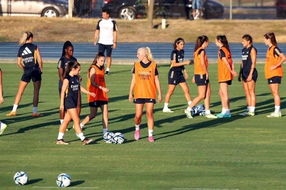 Aspectos del entrenamiento del Real Madrid Femenino de este lunes, en Cedeco.