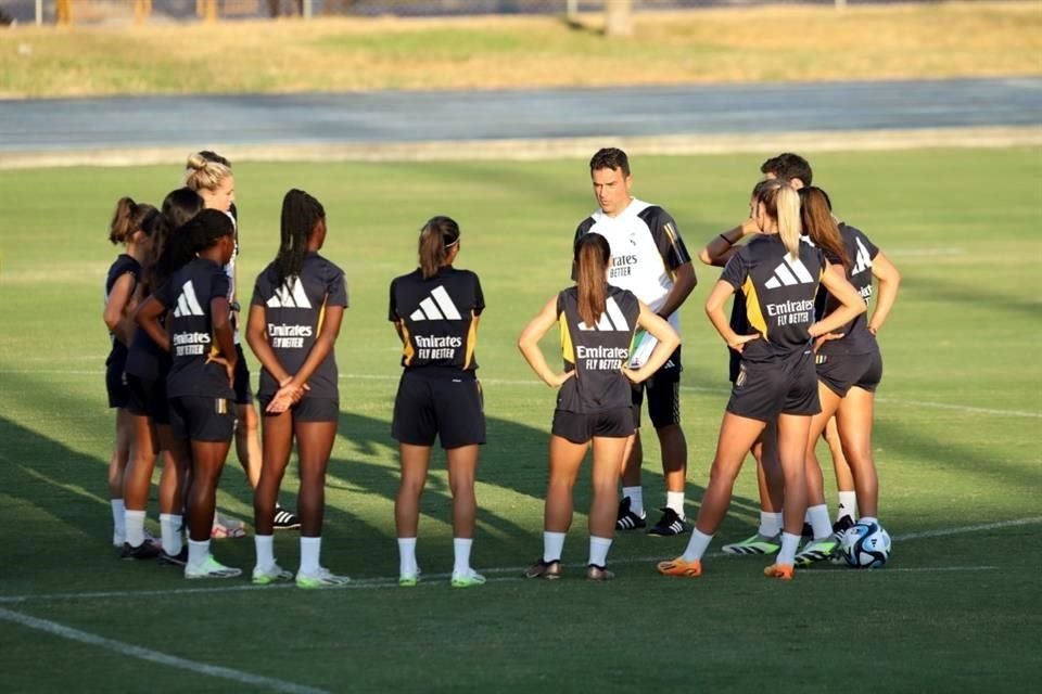 Aspectos del entrenamiento del Real Madrid Femenino de este lunes, en Cedeco.