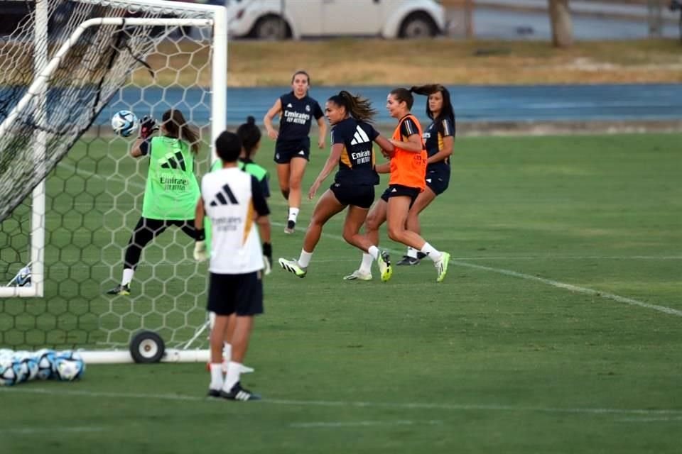 Aspectos del entrenamiento del Real Madrid Femenino de este lunes, en Cedeco.