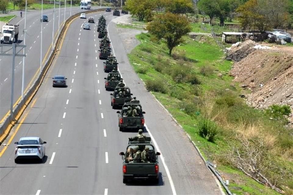 Elementos del Ejército y de la GN llegaron para reforzar tareas de seguridad en Tierra Caliente, Michoacán.