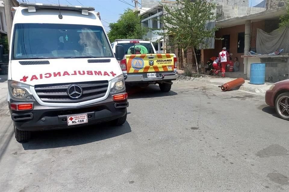 Personal de la Cruz Roja y Protección Civil municipal acudieron al domicilio.