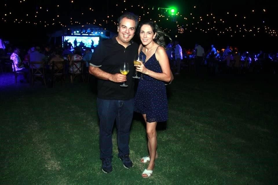 Manuel Zárate y Claudia Treviño