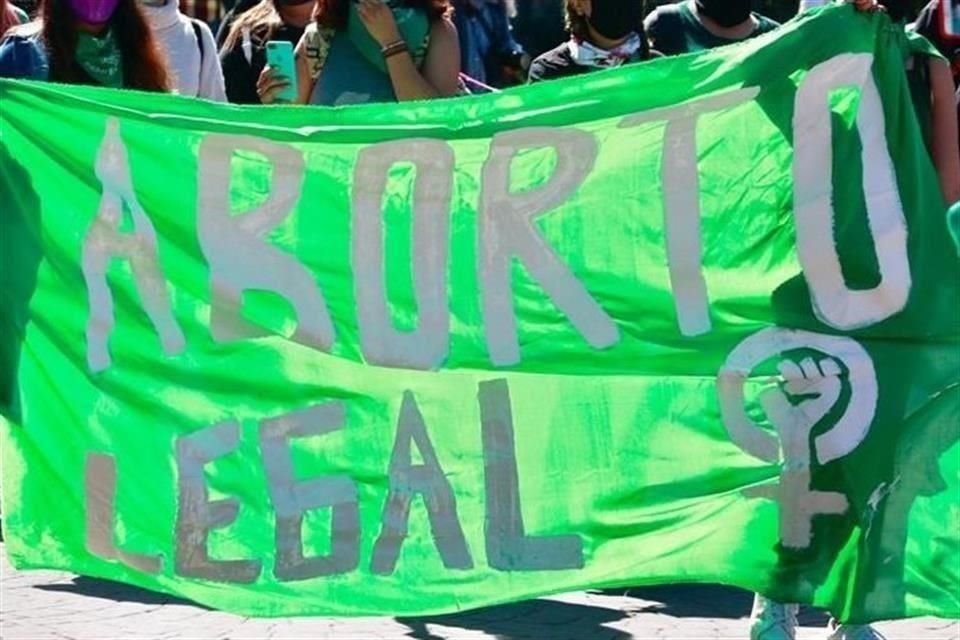 Según HRW, más de 70 mil mujeres del Estado de México han tenido que trasladarse a la CDMX para acceder a un aborto.