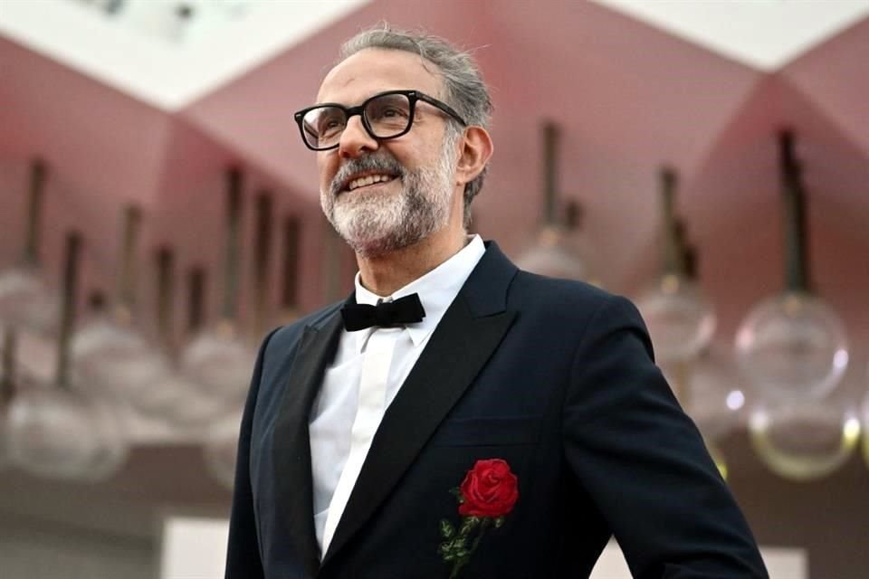 El chef italiano Massimo Bottura acudió a la premier de 'Ferrari'.