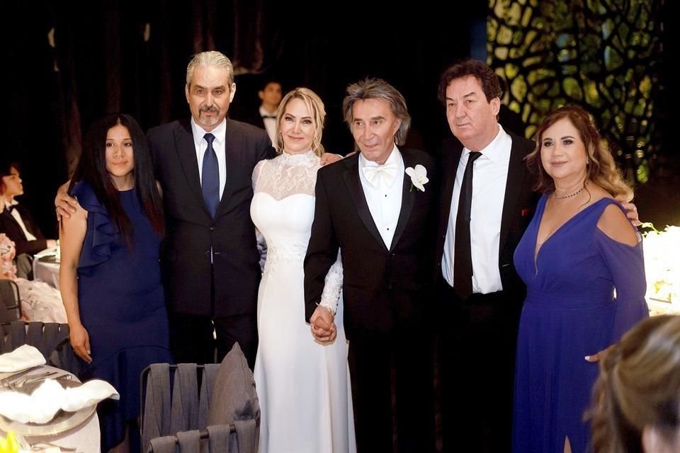 Martha Maldonado, Carlos Alonso Villarreal, los novios, Víctor Manuel Alonso Villarreal y Yolanda Martínez de Alonso