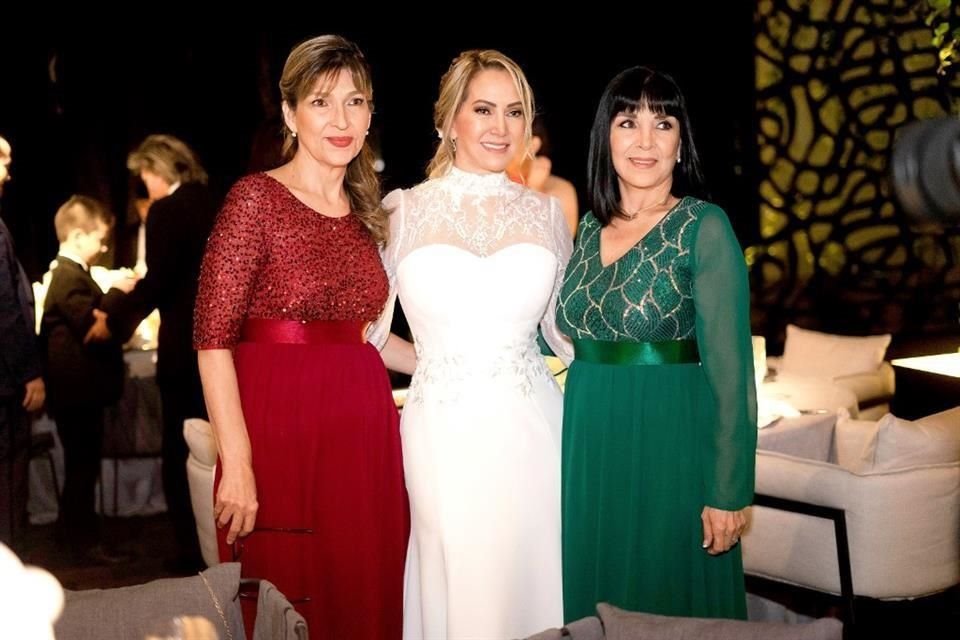 Nora Treviño Martínez, la novia y Elvia Treviño Méndez