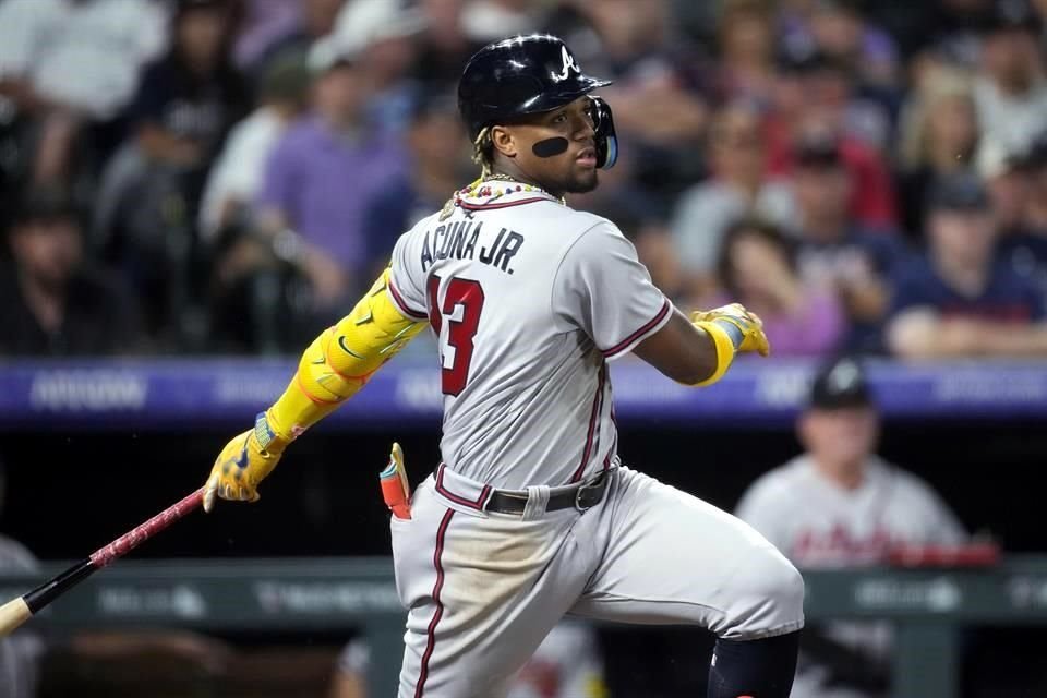 Ronald Acuña Jr. se convirtió en el primer pelotero en registrar 30 jonrones y 60 reobos en una misma temporada en Grandes Ligas.