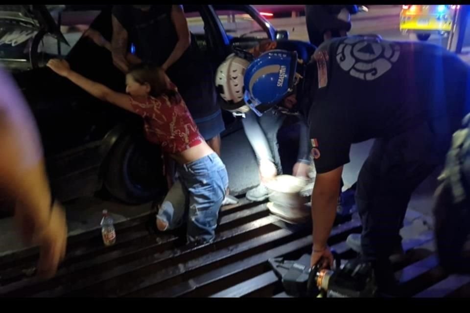 La mujer fue atendida por los socorristas, pero se negó a ser hospitalizada. 
