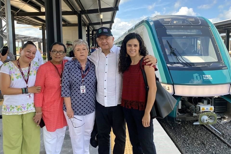 Por segundo día, el Presidente Andrés Manuel López Obrador se subió al Tren Maya en la estación Teya, a 15 minutos de Mérida, para supervisar la obra.