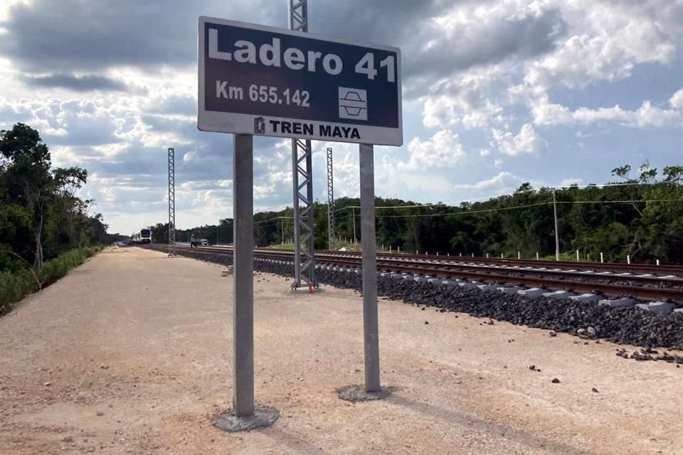 En el Municipio de Yaxcabá, a aproximadamente media hora de Chichén Itzá, el Tren Maya experimentó una parada inesperada, que duró una hora y cuarto.