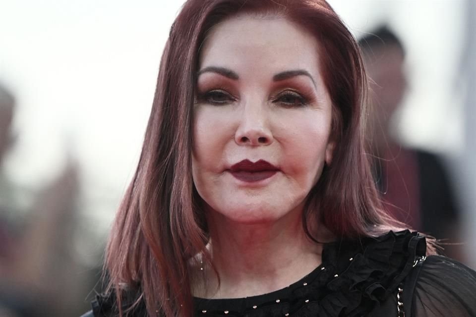 Priscilla Presley, ex esposa del Elvis, reveló que el cantante fue el amor de su vida pero que el estilo de vida que llevaba el Rey del Rock era difícil.